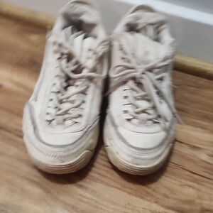 Fila's Beige Casual Sneakers